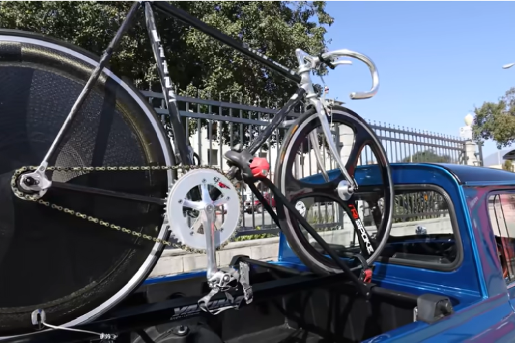 Chiếc bán tải cabin đơn độc đáo này trông như thể một chiếc xe độ cho vui của một người đam mê Mini nào đó, nhưng nó lại là một chiếc xe sản xuất chính hãng.