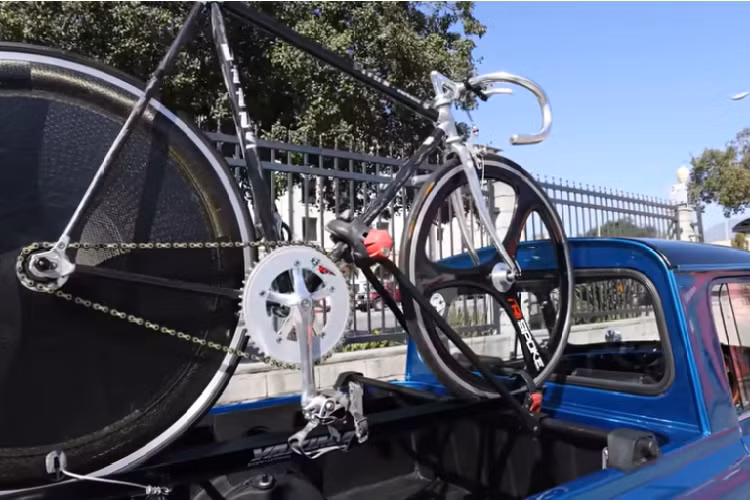 Chiếc bán tải cabin đơn độc đáo này trông như thể một chiếc xe độ cho vui của một người đam mê Mini nào đó, nhưng nó lại là một chiếc xe sản xuất chính hãng.