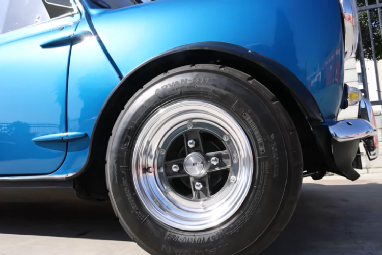 Xe bán tải Austin Mini là 1 trong những kiểu thân vỏ hiếm của mẫu Mini cổ điển. Được chế tạo từ năm 1961 – 1983, Austin đã bán khoảng 58.000 chiếc trong suốt thời gian sản xuất kéo dài 22 năm.