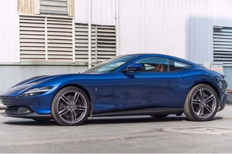 Các hãng siêu xe khác vẫn tập trung vào những chiếc xe 2 chỗ ngồi, chỉ có Koenigsegg là tạo ra xe 4 chỗ Gemera nhưng phân khúc của mẫu xe này chỉ dành cho giới cực giàu và giới hạn xe cũng chỉ 300 chiếc.