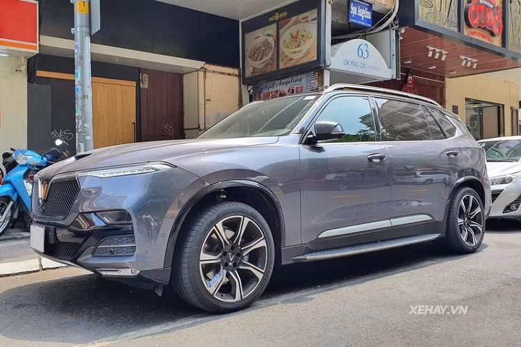 "Trái tim" của VinFast President là khối động cơ V8 6.2L với công suất tối đa 420 mã lực, mô-men xoắn cực đại 624 Nm, kết hợp cùng hộp số tự động 8 cấp và hệ dẫn động 4 bánh toàn thời gian, VinFast President có thể tăng tốc từ 0-100 km/h trong 6,8 giây, đạt vận tốc tối đa gần 300 km/h.