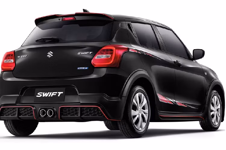 Trong khi đó, nội thất của Suzuki Swift GL Plus 2021 không có gì khác so với bản GL thông thường. Xe cũng có những trang bị như đầu CD hỗ trợ MP3/WMA, cổng USB, cổng AUX, ổ điện 12 V dành cho hàng ghế trước, 2 loa, điều hòa tự động, hệ thống lọc không khí, 3 đèn đọc bản đồ, gương chiếu hậu điều chỉnh phù hợp với ngày/đêm, dây đai an toàn 3 điểm, ghế lái chỉnh tay 6 hướng, ghế phụ lái chỉnh tay 4 hướng, mở cửa không cần chìa khóa, nút bấm khởi động máy và cửa cốp chỉnh điện.