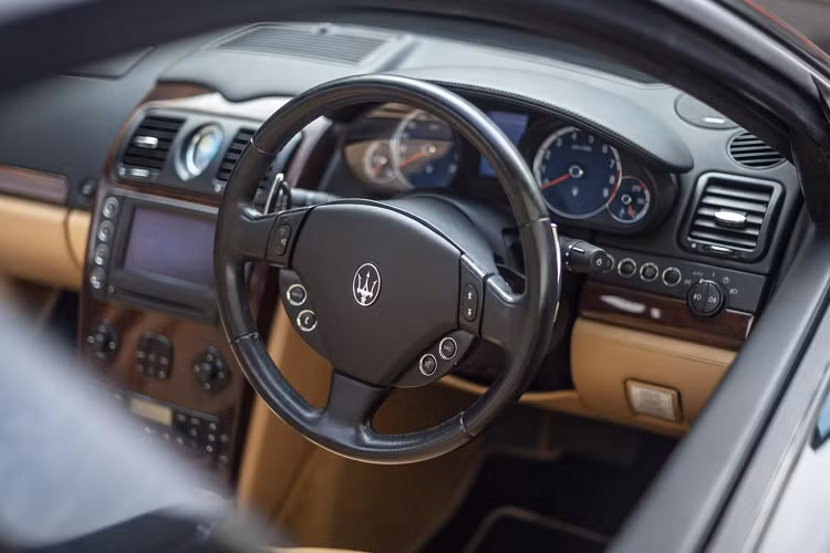 Chiếc Quattroporte này được trang bị động cơ 4,2 lít hút khí khô tự nhiên V8 đã được cải tiến. Đây chính là mẫu động cơ tương tự từng được sử dụng trên các mẫu Maserati Coupé, với công suất đầu ra được cải thiện ở mức 395 mã lực và ống dẫn đầu vào bằng nhựa đen mới thay vì chất liệu nhôm đúc..