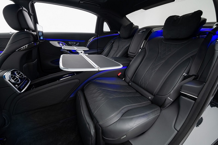 Phần còn lại của chiếc xe vẫn được giữ nguyên, bao gồm lớp sơn ngoại thất màu đen Obsidian Black, nhiều điểm nhấn màu chrome sáng bóng tương phản, nội thất bọc da Nappa cao cấp màu đen, cửa sổ trời toàn cảnh Magic Sky Control, ghế ngồi có sưởi ấm/thông gió, bàn gấp thương gia cho hàng ghế sau, màn hình thông tin giải trí cỡ lớn, hệ thống âm thanh Burmester,...