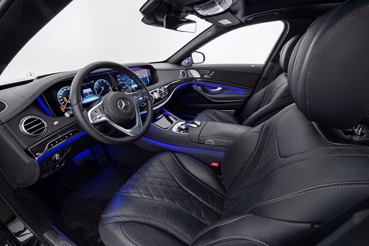 Không giống như những dự án trước, chiếc Mercedes-Maybach S650 độ Brabus, này không có bộ body kit hầm hố, nội thất bọc da nổi bật hay hiệu suất vận hành mạnh mẽ hơn.