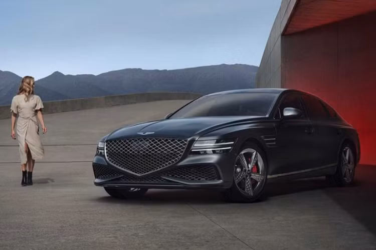 Genesis đã tiết lộ G80 Sport 2022 từ hơn một tháng trước nhưng đến giờ hãng mới có công bố chi tiết hơn về G80 Sport mới. Theo đó, Genesis G80 Sport 2022 mới có nhiều thứ đáng giá chứ không chỉ là một chiếc xe có thiết kế thể thao và ấn tượng hơn G80 tiêu chuẩn.