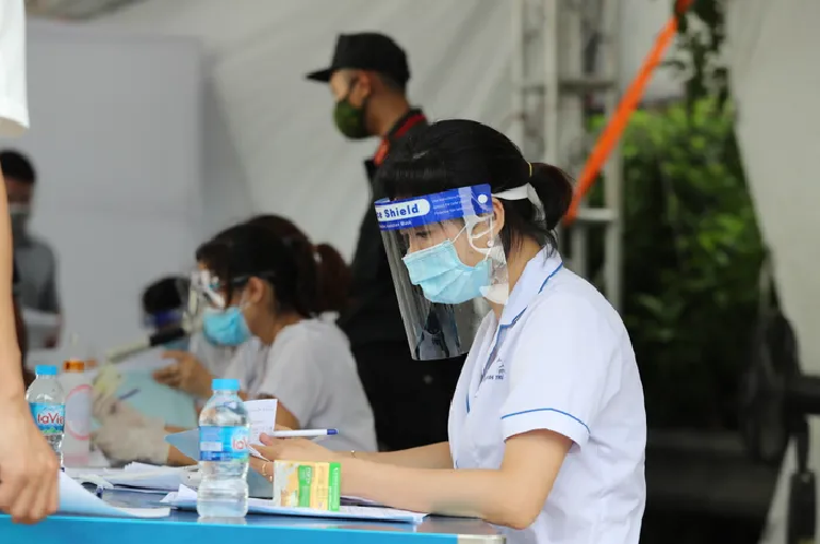 Tu 1/9 den 15/9, nhung ai o TP.HCM duoc tiem vac xin COVID-19 mui 2?-Hinh-3