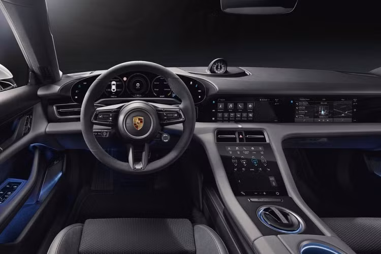 Được biết, một lý do nhỏ khiến tỷ phú Bill Gates lựa chọn Porsche Taycan thay vì mẫu xe đối thủ có xuất xứ từ Mỹ là Tesla Model X tới từ việc mối quan hệ giữa ông và tỷ phú Elon Musk, người đứng đầu của Tesla không thực sự hoà hợp.