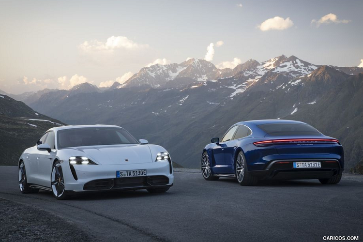 Một trong những mẫu xe mới nhất trong danh mục xe của tỷ phú Bill Gates là Porsche Taycan, mẫu xe điện đầu tiên của thương hiệu Porsche. Theo một số trang tin phương tây, chiếc Porsche Taycan của tỷ phú Bill Gates thuộc phiên bản cao nhất với trang bị sức mạnh lên tới 750 mã lực và mô-men xoắn cực đại 1.050 Nm, thời gian tăng tốc từ 0 - 100 km/h tỏng 2,8 giây.