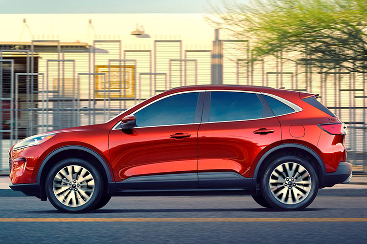 Ford chưa công bố mức giá cụ thể cũng như thời điểm bán ra chính thức của các phiên bản Escape 2021 Ở đời xe 2020, phiên bản Escape Hybrid có giá khởi điểm 28.265 USD. Ford Escape là mẫu SUV 5 chỗ cỡ trung, cạnh tranh với Mazda CX-5, Hyundai Tucson, Peugeot 5008.