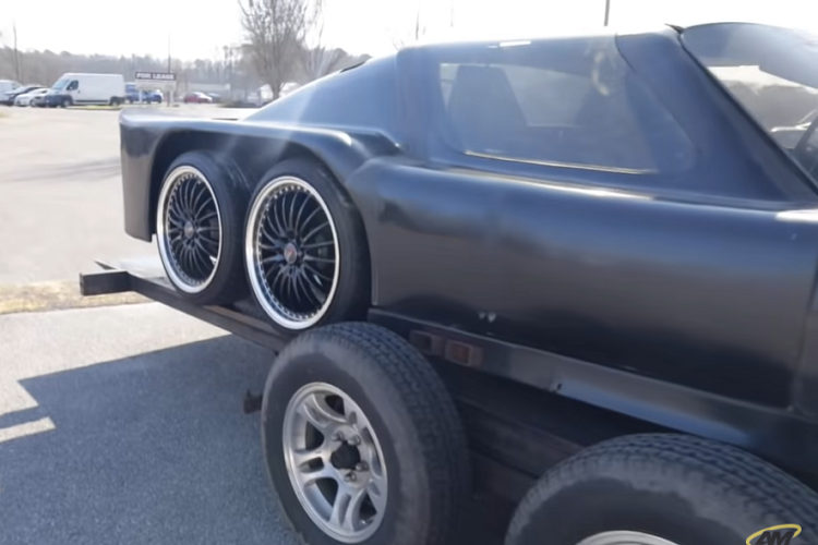 Như những gì được thấy, nó đang ở trình trạng chưa hoàn thiện, mặc dù công việc chế tạo đã bắt đầu từ những năm 1980 và tiếp tục trong những năm 1990. Tuy nhiên, chủ sở hữu ban đầu đã qua đời sau khi được cho là chi hơn 100.000 USD vào dự án, và chiếc xe Dơi hàng độc này đã được cất giữ cho đến khi chủ sở hữu hiện tại mua nó vào năm 2010 trên eBay. Nó có thiết lập 4 rô tơ độc đáo và một hộp số siêu nhỏ, tất cả đều sẽ cần được nâng cấp đáng kể để khiến xe sống lại và khỏe mạnh hơn xưa.