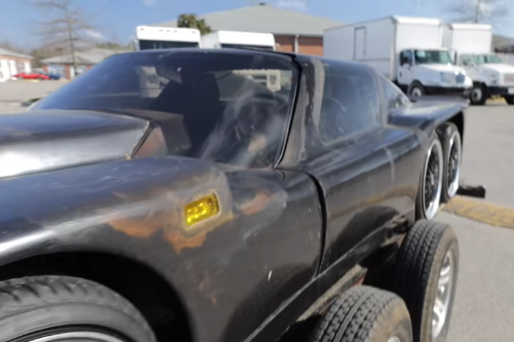 Chung quy, đây là một chiếc xe to lớn với khung gầm dày, thêm 4 và 2 trục so với một chiếc ô tô thông thường, nhưng cần tiêu hao nhiều công sức để hoạt động trở lại.