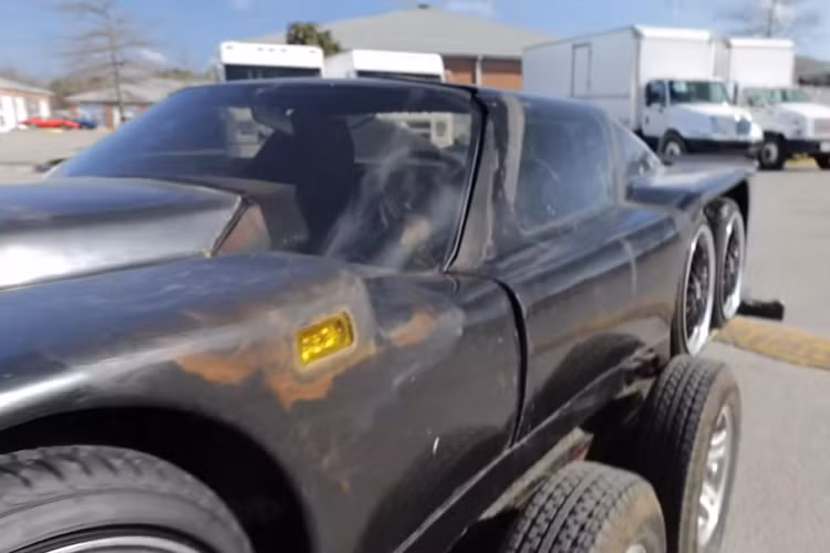 Chung quy, đây là một chiếc xe to lớn với khung gầm dày, thêm 4 và 2 trục so với một chiếc ô tô thông thường, nhưng cần tiêu hao nhiều công sức để hoạt động trở lại.