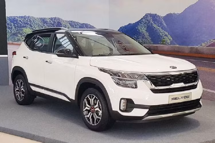 Dẫu vậy, đối với những khách hàng đang có ý định mua xe mới, nhưng không muốn chờ đợi đến lúc xe được mở đặt hàng trở lại thì đây là một lựa chọn lý tưởng. Được biết, chiếc Kia Seltos này thuộc lô đầu tại Việt Nam và đã lăn bánh được khoảng 5.000km. Hiện chưa rõ lý do gì khiến chủ xe nhanh chóng bán lại chiếc Kia Seltos này, có thể chủ xe đang có dự định đổi lên dòng xe mới cao hơn. Dù là lý do gì đi nữa, thì chiếc Kia Seltos chạy “lướt” này là một gợi ý dành cho những khách hàng muốn trải nghiệm mẫu CUV hạng B mới của Kia.