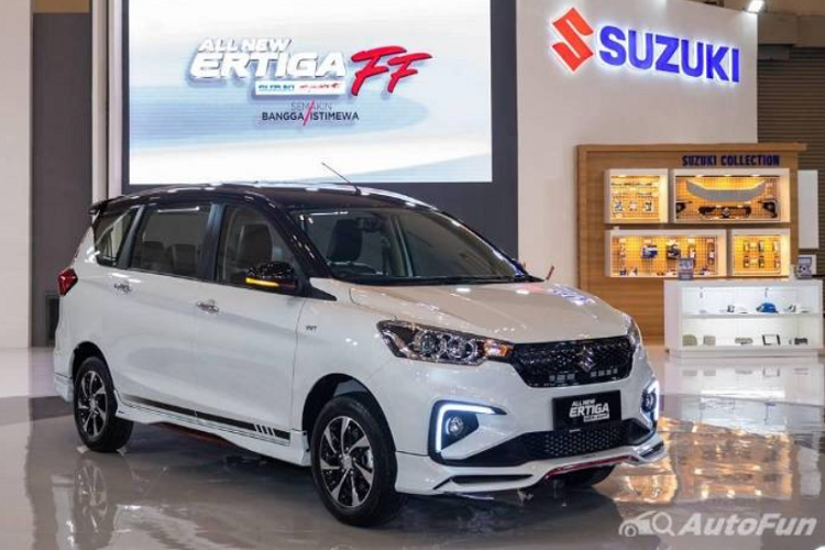 Đúng như thông tin từ trước đó, trong triển lãm Ô tô Quốc tế Gaikindo Indonesia (GIIAS) 2021, hãng Suzuki đã chính thức vén màn phiên bản mới của dòng MPV 7 chỗ Ertiga. Phiên bản đặc biệt này được gọi bằng cái tên đầy đủ là Suzuki Ertiga Sport Finest Form 2022 (FF). Đúng như tên gọi, mẫu xe này vốn được phát triển dựa trên Suzuki Ertiga Sport cũ.