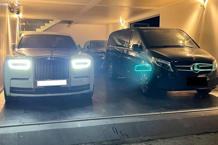 Cả 2 chiếc Rolls-Royce Phantom Tranquillity được mang về nước đều đã có chủ nhân, một chiếc đã được đưa về Thanh Hóa. Ngoài việc tậu chiếc xe Rolls-Royce Phantom Tranquillity, đại gia Sài thành còn sở hữu 1 chiếc xe siêu sang Rolls-Royce Phantom thế hệ thứ 7 thuộc bản Series II. Hiện chưa rõ giá xe Rolls-Royce Phantom Tranquillity tại Việt Nam, nhưng thơ giới thạo xe nó sẽ không dưới 70 tỷ đồng.