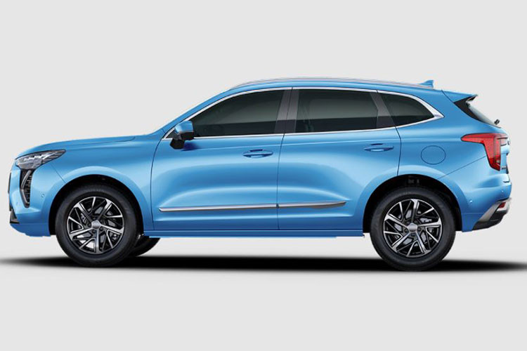 Bên ngoài, Jolion được áp dụng phong cách thiết kế khá đặc trưng của thương hiệu Haval với lưới tản nhiệt hình lục giác, đi kèm mắt lưới mạ crôm tạo hiệu ứng không gian 3 chiều. Nằm hai bên lưới tản nhiệt là cụm đèn pha thanh mảnh, tích hợp dải đèn LED định vị ban ngày kéo dài xuống bên dưới và bao quanh khe gió nằm dọc ở 2 góc đầu xe.