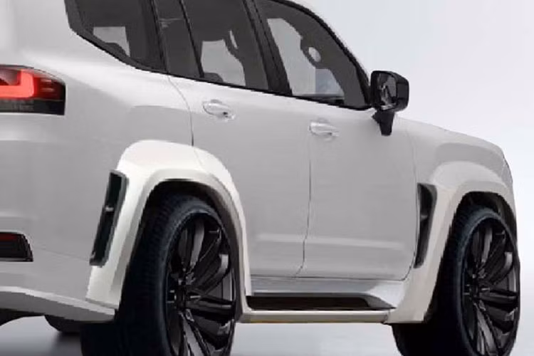 Chưa hết, gói độ của Liberty Walk còn đi kèm với các đầu ống xả tùy chỉnh để phù hợp với phần mở rộng của cản sau mới. Khách hàng cũng có thể đặt hàng các mâm xe mang nhãn hiệu Liberty Walk cho đồng bộ.