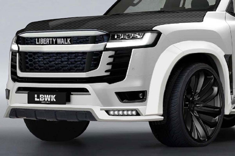 Gói nâng cấp của Liberty Walk độ Toyota Land Cruiser 300 chỉ bao gồm các chỉnh sửa nhẹ nhàng - khác hẳn với phong cách táo bạo thường thấy trên các sản phẩm khác của LB, nhưng chừng đó cũng đủ để chiếc SUV địa hình trở nên nổi bật và cá tính hơn.