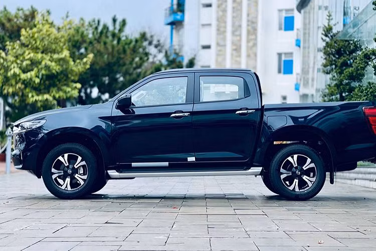 Thông số kỹ thuật chính thức và giá bán của BT-50 2021 sẽ được Thaco Mazda công bố khi chính thức giới thiệu mẫu xe bán tải này tại Việt Nam.