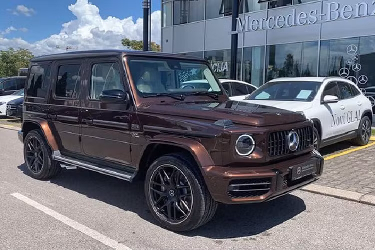 Và cuối cùng, "G Manufaktur designo magno" là tùy chọn sơn đắt đỏ nhất với mức giá 279 triệu đồng tại Việt Nam, gồm Xám Platinum, Xám Monza Grey, Xám Manganite Grey, Đen Black Night, Nâu Citrine Brown và Xanh Dark Olive. Cả 6 màu này đều có bề mặt sơn mờ.