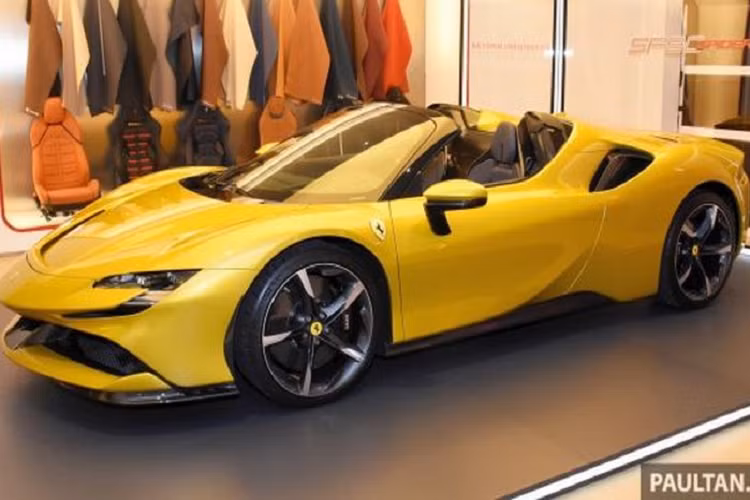 Cuc pham Ferrari SF90 Spider “cap cang” Malaysia hon 11 ty dong