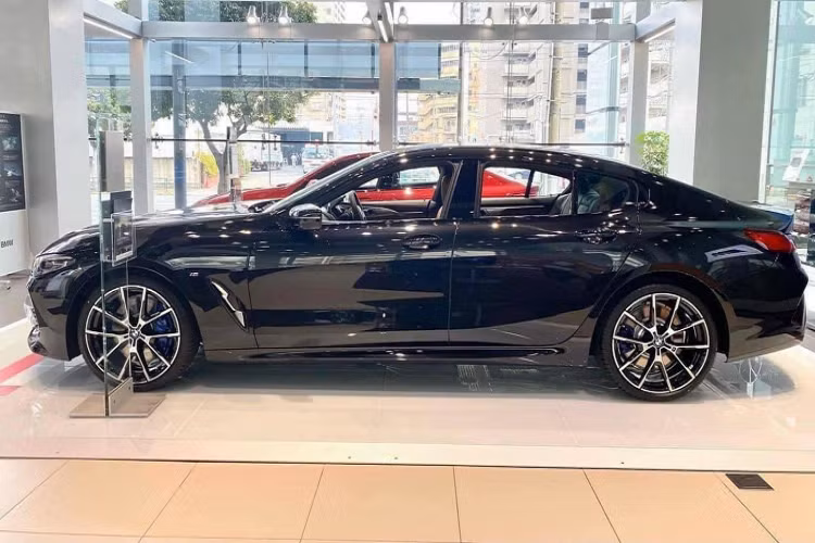 Nhìn chung, sedan hạng sang phong cách coupe là một phân khúc thú vị, đáp ứng cho nhu cầu chơi xe của cho một nhóm khách hàng nhỏ yêu thích sedan hiệu năng cao.