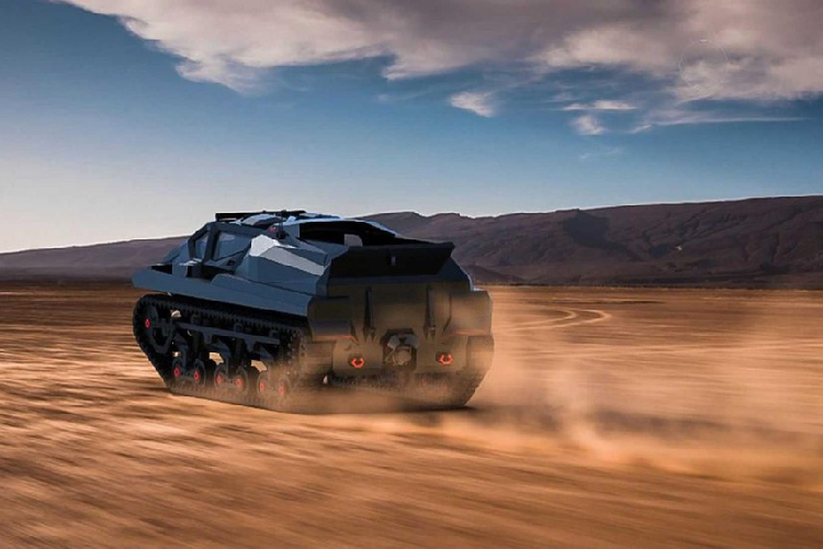 Hệ thống hybrid của xe bọc thép Storm sản sinh công suất lên tới 2.500 mã lực (không có chỉ số mô-men xoắn cụ thể) để kéo tổng trọng lượng 8 tấn. Công suất mạnh mẽ này cho phép Storm để đạt được tốc độ tối đa lên đến 140 km/h trên đất liền, và 30 km/h trên mặt nước. Nó thậm chí có thể xử lý các cơn sóng cao tới 1,5 mét, đảm bảo khả năng hoạt động ngay cả ở những vùng biển động.