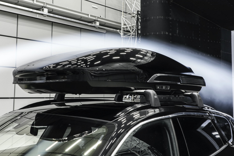 Jochen Schmid, Giám đốc Porsche Tequiosystem cho biết: "Chương trình thử nghiệm cho chiếc cốp này rất khắt khe. Trước khi sản xuất, nó đã được thử nghiệm đường dài vài nghìn km, giống như một phần trong quá trình thử nghiệm xe mới. Các đánh giá báo gồm tính khí động học và đặc điểm xử lý".