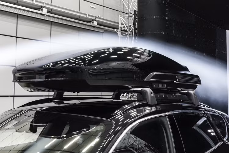 Jochen Schmid, Giám đốc Porsche Tequiosystem cho biết: "Chương trình thử nghiệm cho chiếc cốp này rất khắt khe. Trước khi sản xuất, nó đã được thử nghiệm đường dài vài nghìn km, giống như một phần trong quá trình thử nghiệm xe mới. Các đánh giá báo gồm tính khí động học và đặc điểm xử lý".