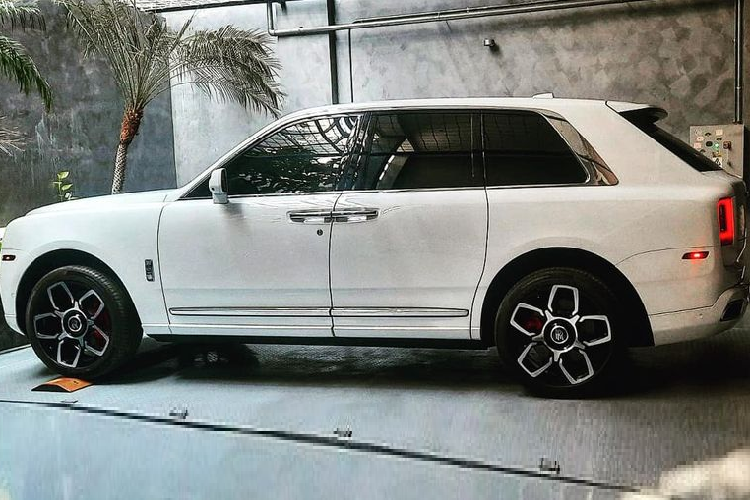 Với việc cùng lúc "chia tay" nhiều chiếc xe - BMW Z4, Pagani Huayra và Rolls-Royce Cullinan, Minh Nhựa được cho rằng đang dọn chỗ để đón siêu phẩm McLaren Elva trị giá 143 tỷ đồng mà anh đã "chốt đơn" vào tháng 11 năm nay.