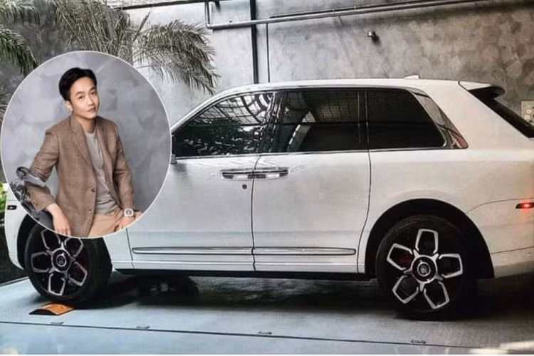 Sau tin đồn sang tên "thần gió" Pagani Huayra cho doanh nhân Nguyễn Quốc Cường (Cường Đô la) thì mới đây chiếc Rolls-Royce Cullinan của Minh Nhựa lại bất ngờ xuất hiện trong gara của đại gia phố núi.