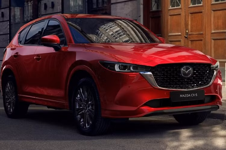 Vào hồi giữa tháng 9/2021 vừa qua, hãng Mazda đã chính thức vén màn phiên bản nâng cấp của CX-5 ở thị trường Mỹ. Đến nay, hãng Mazda đã hé lộ kế hoạch giới thiệu mẫu SUV cỡ C này ở thị trường Đông Nam Á, cụ thể là Thái Lan. Theo giới truyền thông Thái Lan, Mazda CX-5 2022 mới sẽ ra mắt thị trường này vào ngày 12/10 tới đây.