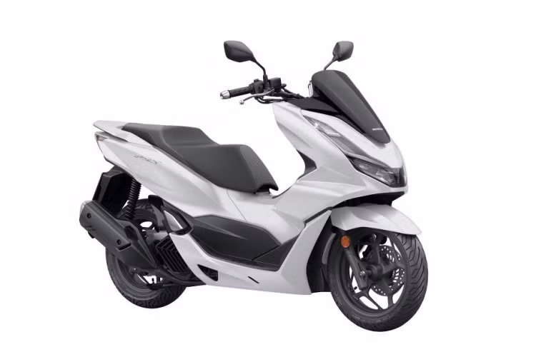 Hãng xe Nhật Bản vừa công bố những nâng cấp đáng kể mới trên Honda PCX 2021 mới. Đáng chú ý, động cơ xe được nâng cấp, tăng dung tích từ 150 lên 157cc, vẫn cấu hình xy-lanh đơn và hộp số CVT.