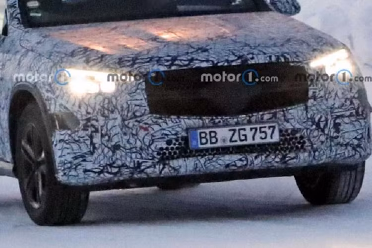 Mercedes-Benz GLC 2022 sẽ được phát triển dựa trên cơ sở gầm bệ Modular Rear Architecture giống C-Class thế hệ mới. Động cơ của mẫu SUV hạng C này nhiều khả năng cũng được bê từ Mercedes-Benz C-Class 2022 sang. Ở thế hệ mới, Mercedes-Benz C-Class chỉ dùng động cơ 4 xi-lanh và có sự hỗ trợ của hệ thống mild hybrid EQ Boost 48V.