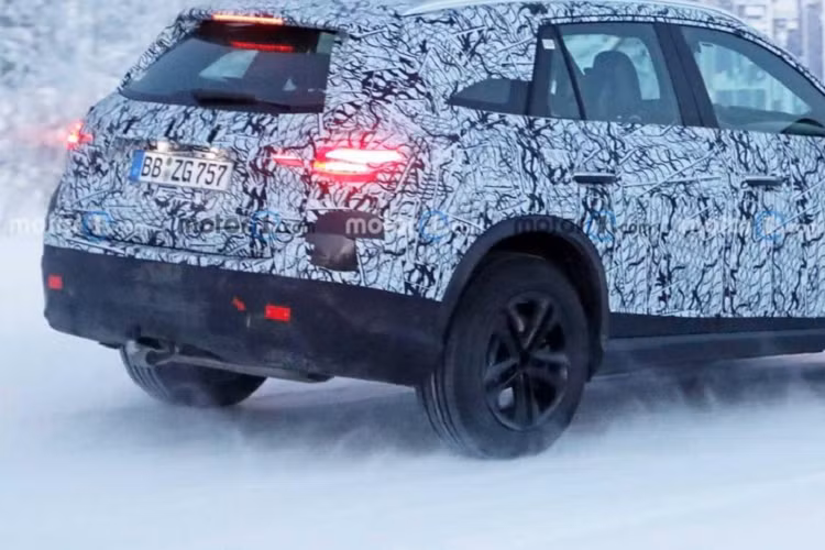 Dù ở phiên bản nào, Mercedes-Benz C-Class mới cũng dùng hộp số tự động 9 cấp 9G-Tronic. Bên cạnh đó là hệ dẫn động 4 bánh toàn thời gian 4Matic nâng cấp và hệ thống đánh lái cầu sau. Tin đồn cho biết, Mercedes-Benz GLC thế hệ mới sẽ được bán ra thị trường từ năm 2023. Hiện giá xe Mercedes-Benz GLC mới vẫn chưa được hé lộ.