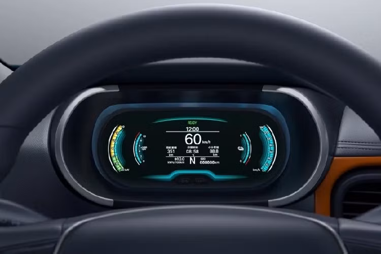 Chery eQ1 EV không phải là mẫu xe hoàn toàn mới vì đã có mặt trên thị trường Trung Quốc trong một thời gian. Gần đây, Chery eQ1 EV 2022 mới đã được nâng cấp đáng kể, cả về thiết kế lẫn trang bị kỹ thuật. Theo hãng Chery, có tổng cộng 168 chi tiết hoàn toàn mới đã được bổ sung cho mẫu ôtô điện này.