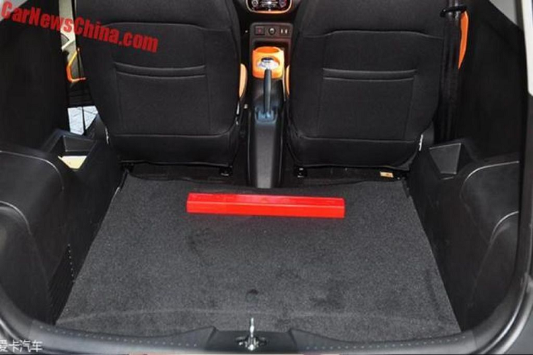 Bên cạnh thân vỏ làm hoàn toàn bằng nhôm mới, Chery eQ1 EV còn có phiên bản mạnh hơn với mô-tơ điện sản sinh công suất tối đa 55 kW (khoảng 74 mã lực). Phiên bản mới này có thể tăng tốc từ 0-50 km/h trong thời gian dưới 5 giây và đạt vận tốc tối đa 120 km/h. Ngoài ra, Chery eQ1 EV còn có phiên bản dùng mô-tơ điện mạnh 30 kW (40 mã lực) và 120 Nm. Phiên bản này có vận tốc tối đa chỉ khoảng 100 km/h.