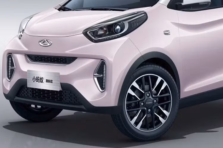 Đây là giá bán sau khi được áp dụng ưu đãi của chính phủ Trung Quốc. Dự kiến, Chery eQ1 EV sẽ được nhập khẩu nguyên chiếc vào Malaysia. Trong khi đó, các mẫu xe dùng động cơ đốt trong của Chery sẽ được lắp ráp tại Malaysia. Như vậy, trong thời gian tới, tại Đông Nam Á sẽ có nhiều mẫu ô tô điện giá rẻ được phân phối như Wuling Hongguang Mini EV, Kiwi EV tại Indonesia và Pocco DD, Pocco MM ở Thái Lan.