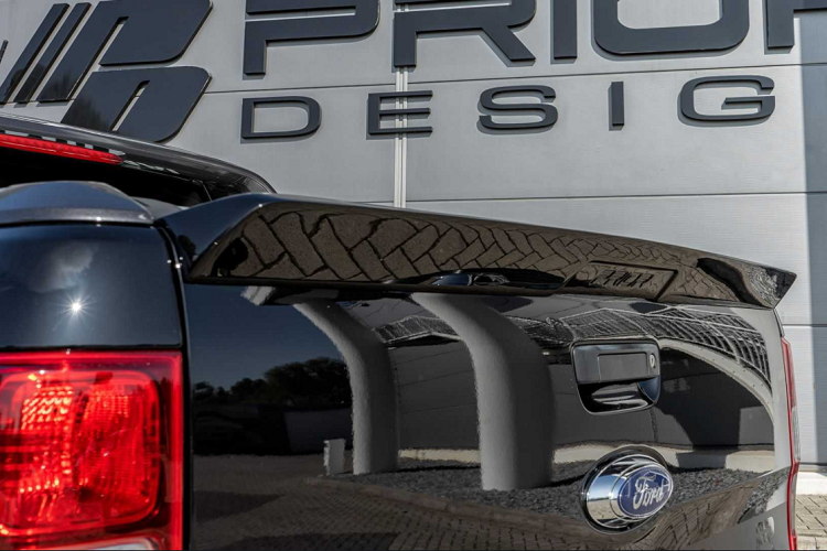 Song song đó, Prior Design cho biết nội thất xe cũng được nâng cấp với những vật liệu như da và Alcantara.