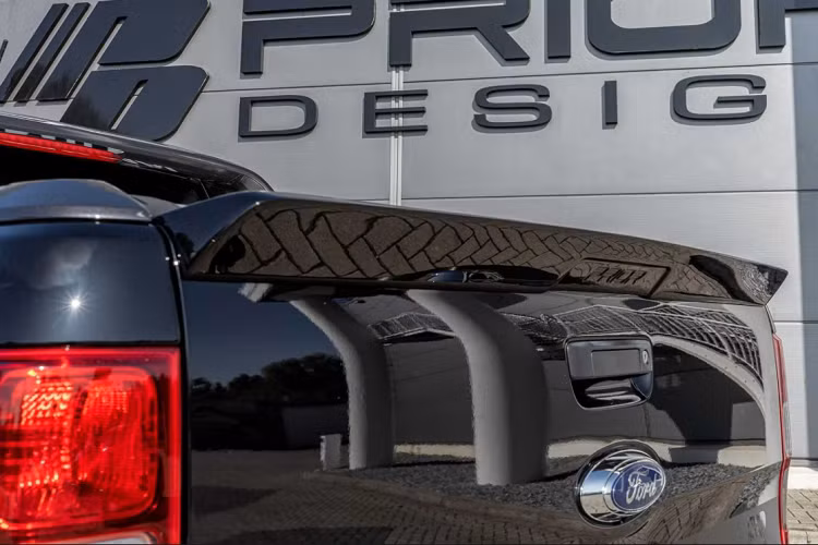 Song song đó, Prior Design cho biết nội thất xe cũng được nâng cấp với những vật liệu như da và Alcantara.