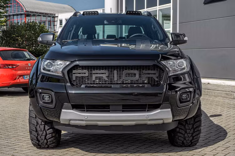 Theo Prior Design, gói độ Ford Ranger thân rộng này có thể lắp đặt trên tất cả phiên bản Ford Ranger được sản xuất từ năm 2011 đến nay. Đây là những model thuộc thế hệ Ranger thứ 3 (tên mã T6) - hiện được phân phối tại Việt Nam.