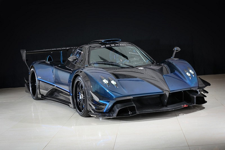 Theo dự đoán, buổi đấu giá xe Pagani Zonda Revolucion này có thể thu về ít nhất là 5 triệu USD (tương đương khoảng 115,2 tỷ đồng).