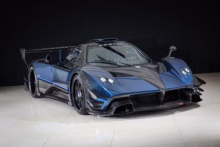 Theo dự đoán, buổi đấu giá xe Pagani Zonda Revolucion này có thể thu về ít nhất là 5 triệu USD (tương đương khoảng 115,2 tỷ đồng).