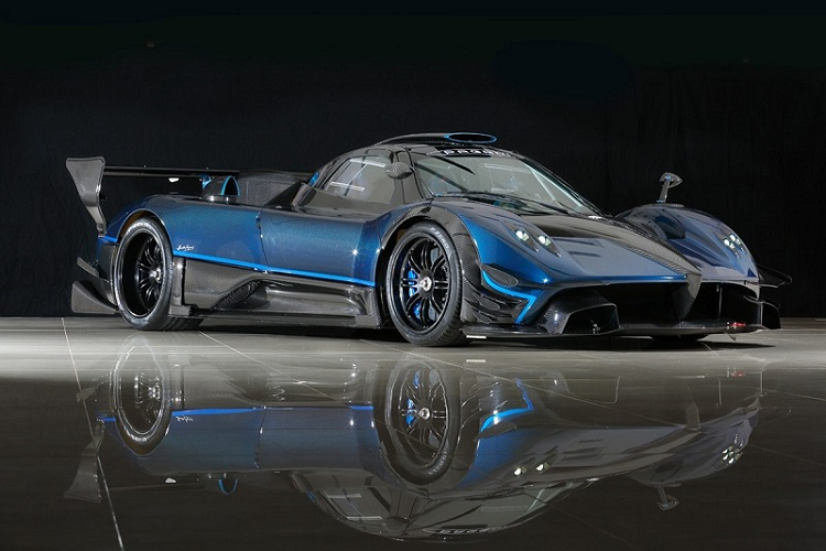 Mặc dù Huayra và Zonda đều đã ra mắt được hơn một thập kỷ, nhưng Pagani vẫn luôn cố gắng để tạo ra những chiếc xe độc nhất vô nhị, trở thành niềm ao ước của mọi tín đồ tốc độ. Một trong những nỗ lực đáng nể nhất là việc cho ra mắt Pagani Zonda Revolucion độc đáo vào giữa năm 2013 với số lượng sản xuất giới hạn chỉ 5 chiếc trên toàn thế giới. Trong đó, hiện có đến 4 chiếc đã có chủ và chiếc Zonda Revolucion duy nhất còn lại đang chuẩn bị được BH Auction đưa ra đấu giá.