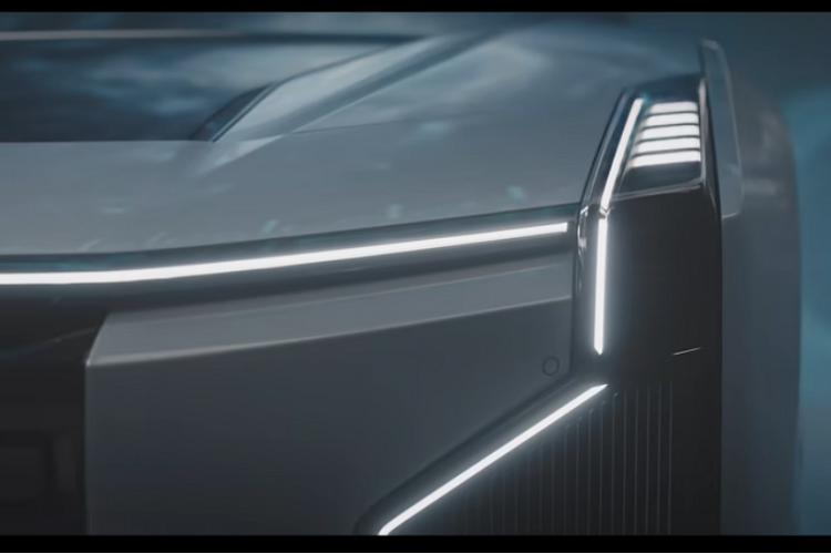 Trong đó, đèn hậu có thiết kế nhìn xuyên và hiển thị hình ảnh kỹ thuật số. Mặt khác, xe cũng có một cánh gió sau chủ động, có thể tự động nâng lên và hạ xuống để cải thiện tính khí động học. Các gương chiếu hậu cũng được thay thế bằng camera hiện đại.