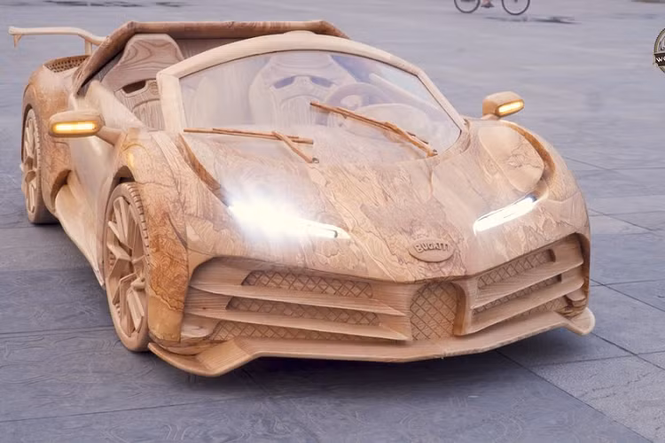 So với Chiron, Bugatti Centodieci sở hữu thiết kế khá khác biệt như lưới tản nhiệt nhỏ hơn, cụm đèn pha LED thanh mảnh, hốc gió mới, bộ chẻ khí trước bằng sợi carbon và bộ vành hợp kim 7 chấu cỡ lớn. Thêm vào đó là cửa mới và thanh ba-bô-lê dành riêng cho siêu xe này.