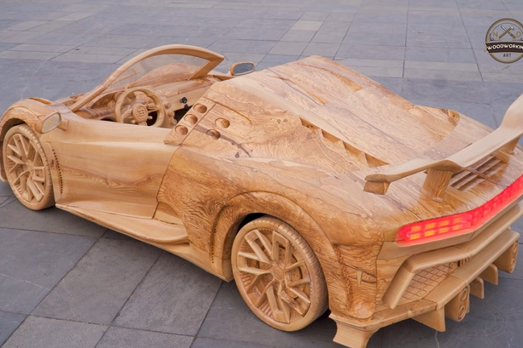 Thời gian tăng tốc từ 0-100 km/h của Bugatti Centodieci vẫn dừng ở mức 2,4 giây như Chiron, từ 0-200 km/h trong 6,1 giây và 0-300 km/h trong 13,1 giây. Vận tốc tối đa của Bugatti Centodieci bị giới hạn ở ngưỡng 380 km/h trong khi con số tương ứng của Chiron là 420 km/h.