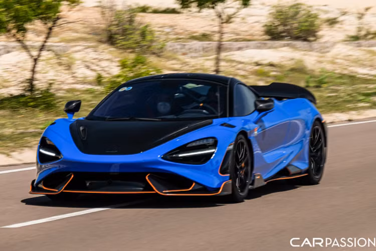Chính thức ra mắt thế giới vào khoảng đầu năm 2020, McLaren 765LT bản giới hạn được phát triển dựa trên chiếc 720S đã "làm mưa làm gió" trên thị trường xuyên suốt những năm vừa qua. Sự xuất hiện của 765LT đi kèm với một lời tuyên bố từ McLaren rằng đây là phiên bản vượt trội về mặt hiệu năng vận hành so với người anh em 720S - vốn đã là một mẫu siêu xe vô cùng hoàn hảo