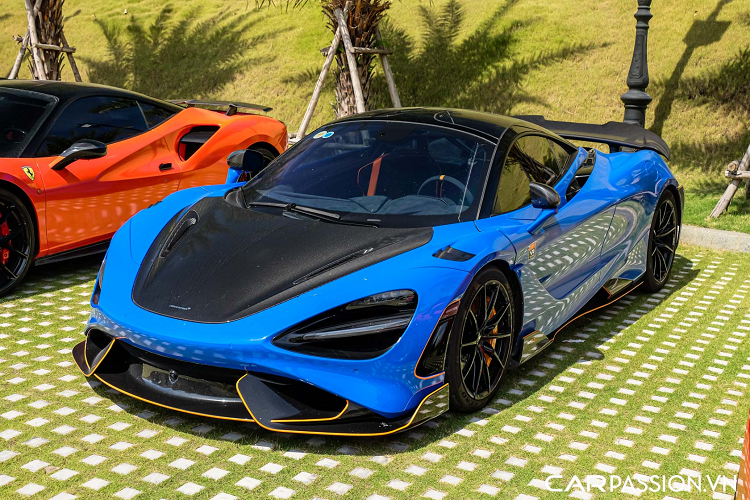 Đây là chiếc siêu xe McLaren 765LT đầu tiên tại Việt Nam đã có biển số trắng. Ngoài ra, còn có 2 đại gia khác tại Việt Nam cũng đang sở hữu siêu xe giới hạn McLaren 765LT nhưng chưa rõ đã ra biển số cho xe hay chưa. Mới đây, chiếc xe McLaren 765LT này đã có hành trình ngắn cùng dàn siêu xe trăm tỷ từ TP HCM đi Mũi Né. 